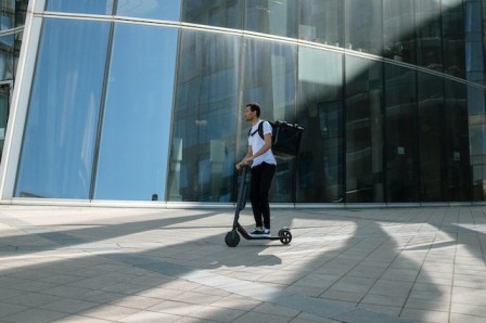 Mastering How to Ride an electric scooter: A Comprehensive Beginner's Guide
